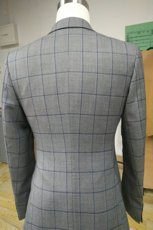 格子西服